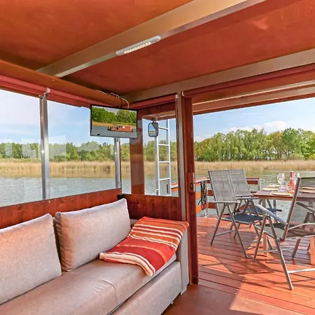 Hafen Botel Loitz